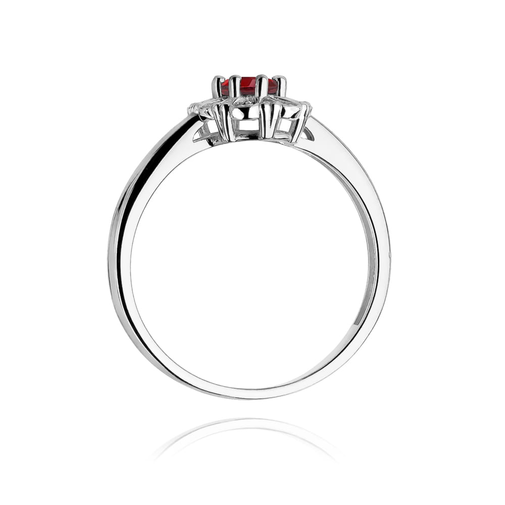 Gold Ring With Ruby And Diamonds