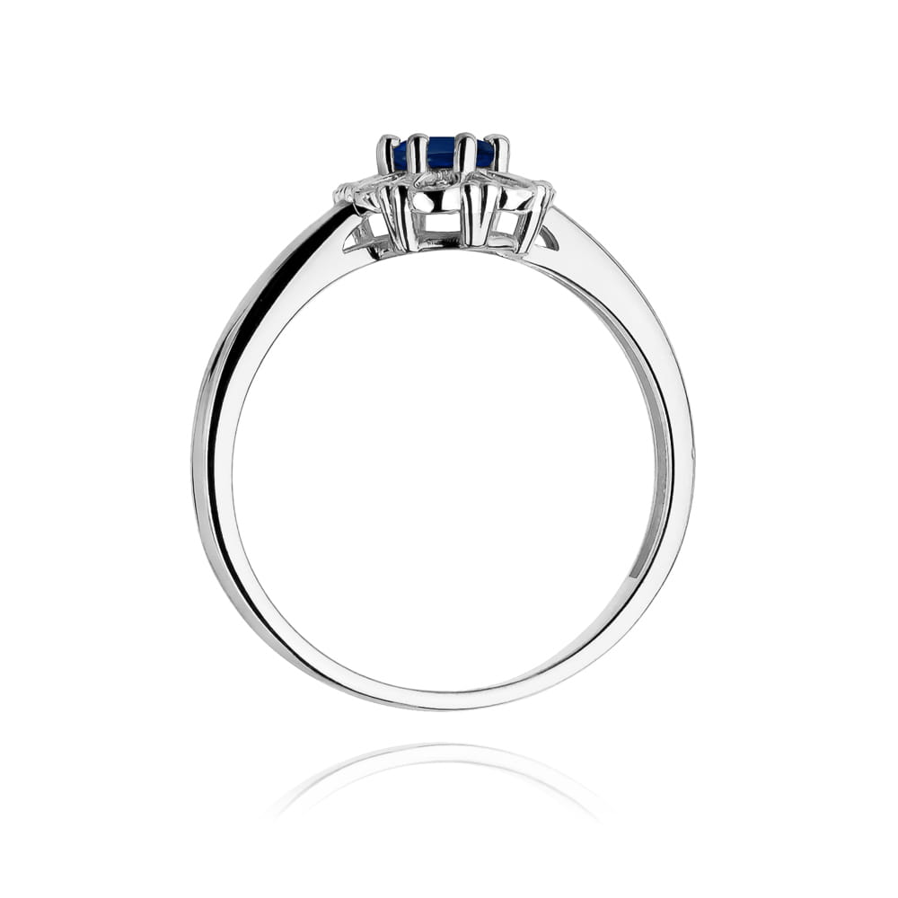 Gold Ring With Sapphire And Diamonds