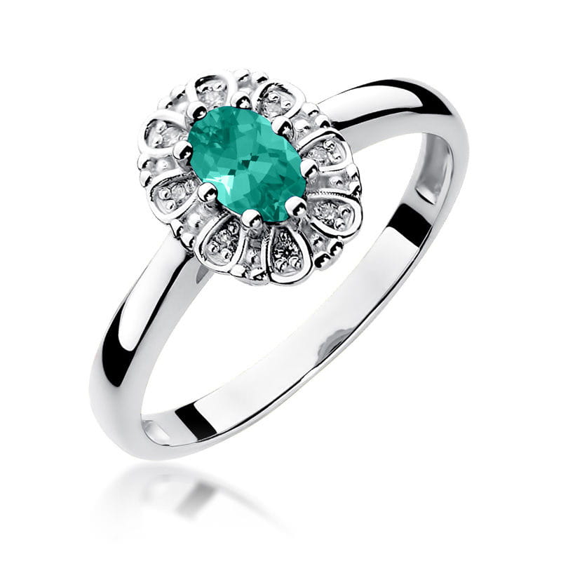 Gold Ring With Emerald And Diamonds