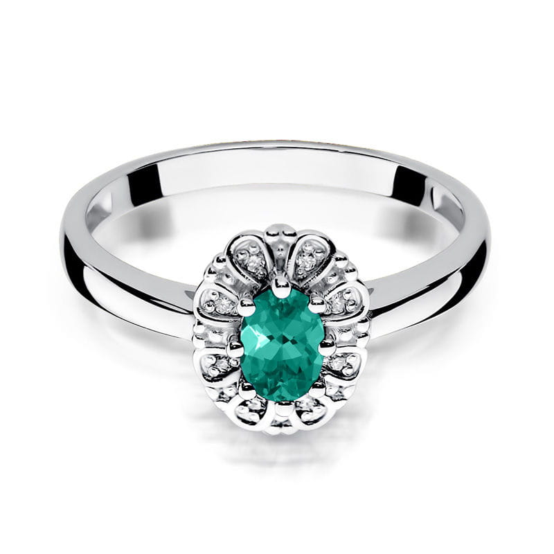 Gold Ring With Emerald And Diamonds