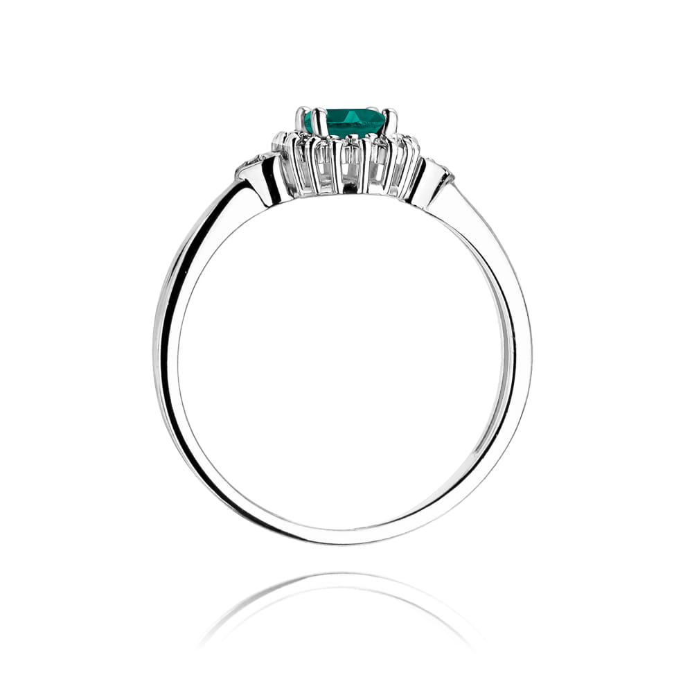 Gold Ring With Emerald And Diamonds