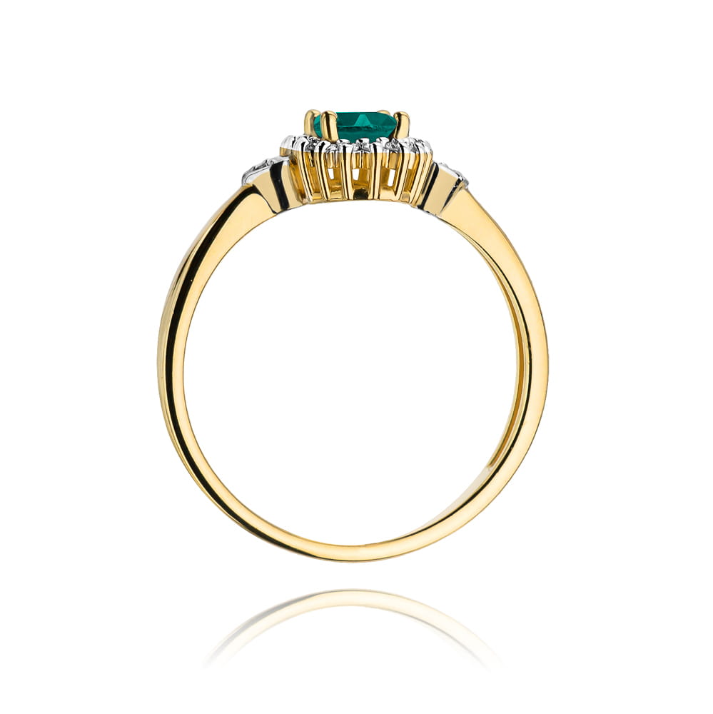 Gold Ring With Emerald And Diamonds