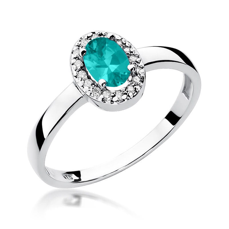 Gold Ring With Emerald And Diamonds