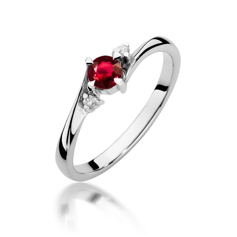 Gold Ring With Ruby And Diamonds