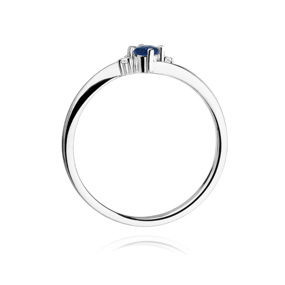 Gold Ring With Sapphire And Diamonds