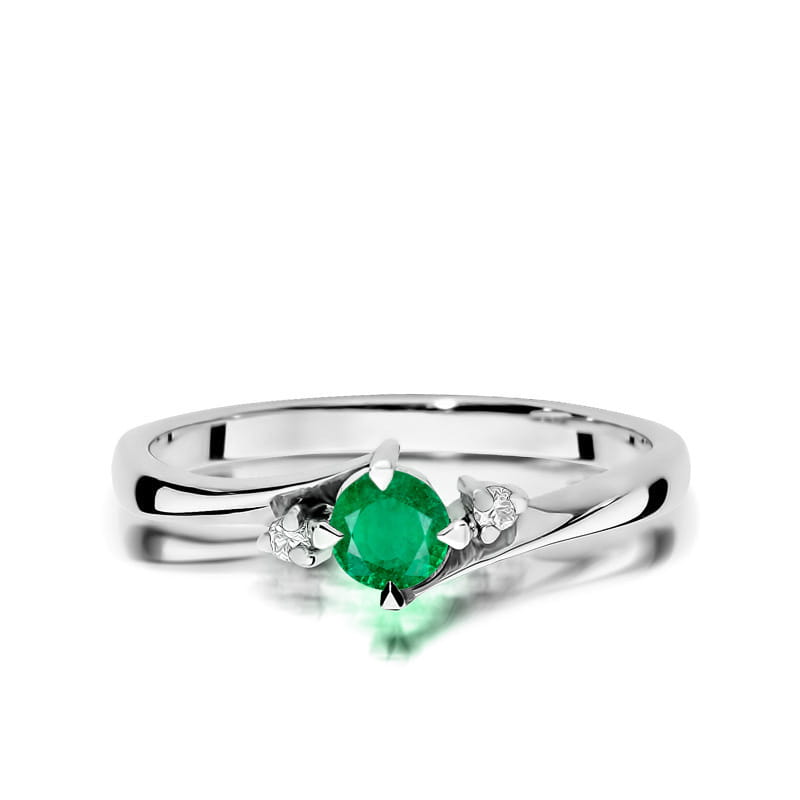 Gold Ring With Emerald And Diamonds