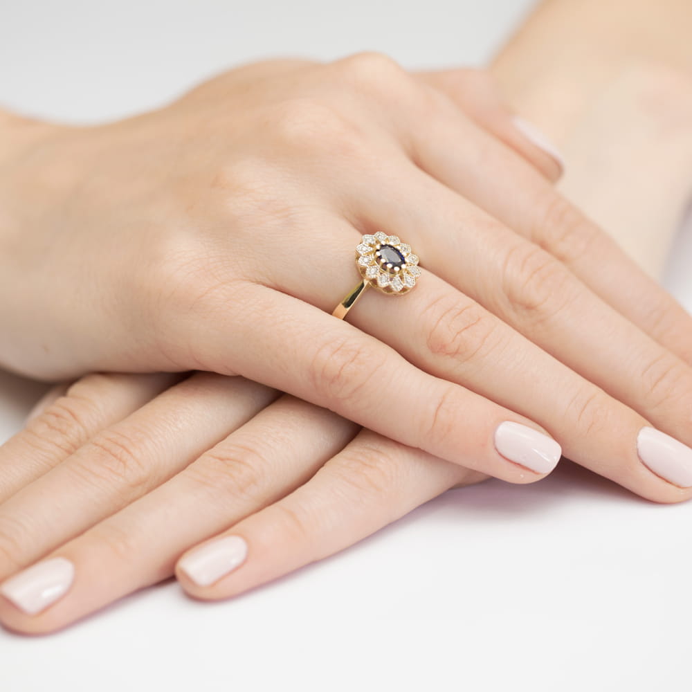 Gold Ring With Sapphire And Diamonds