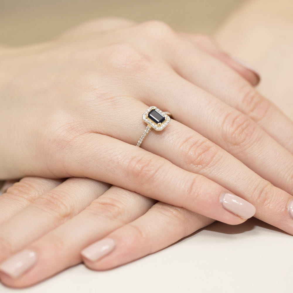 Gold Ring With Sapphire And Diamonds