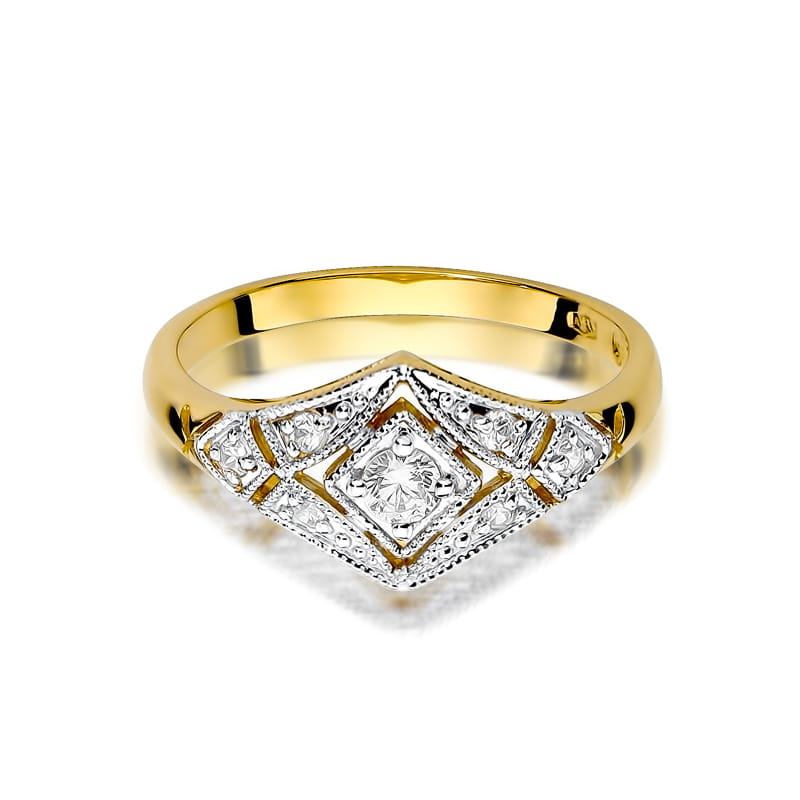 Gold Ring With Diamonds