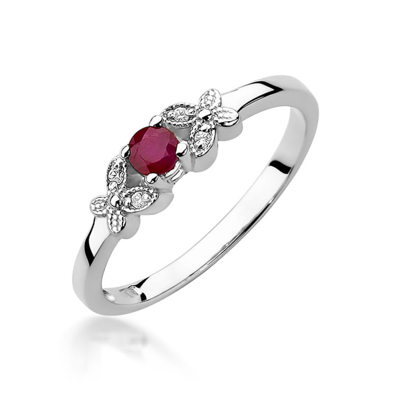 Gold Ring With Ruby And Diamonds