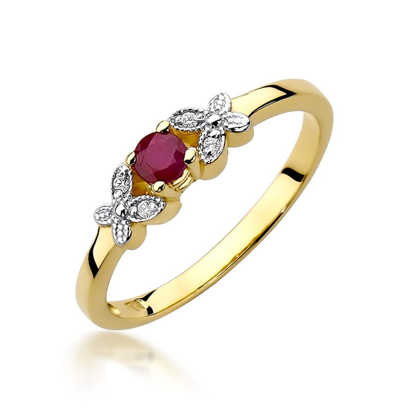 Gold Ring With Ruby And Diamonds