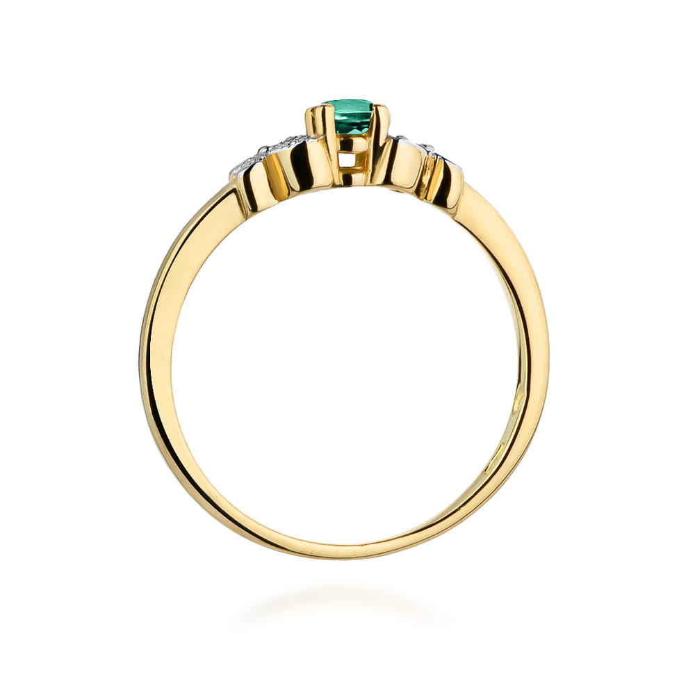 Gold Ring With Emerald And Diamonds