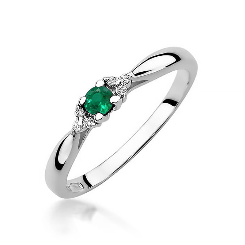 Gold Ring With Emerald And Diamonds
