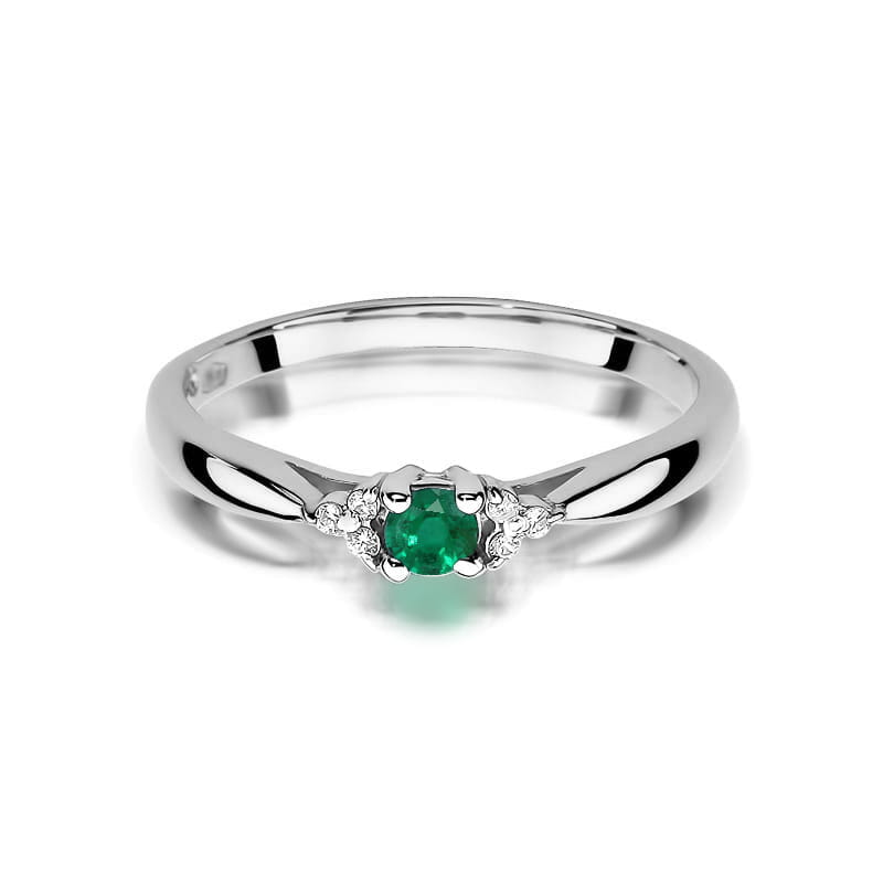 Gold Ring With Emerald And Diamonds