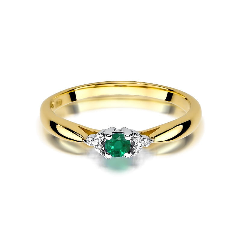 Gold Ring With Emerald And Diamonds