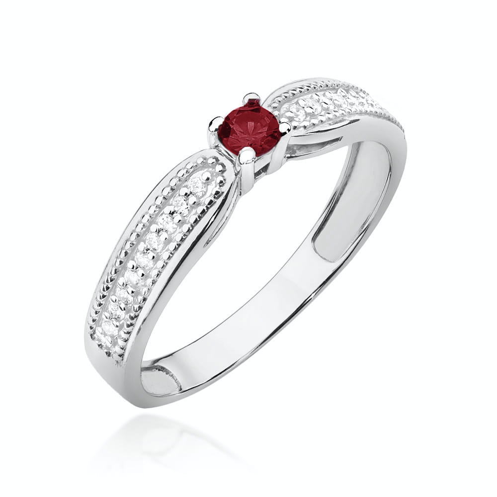 Gold Ring With Ruby And Diamonds