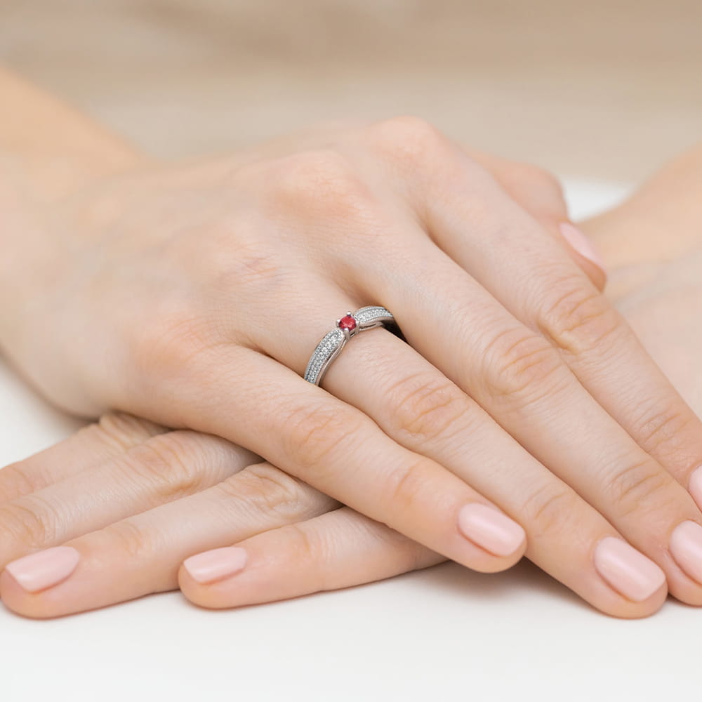 Gold Ring With Ruby And Diamonds