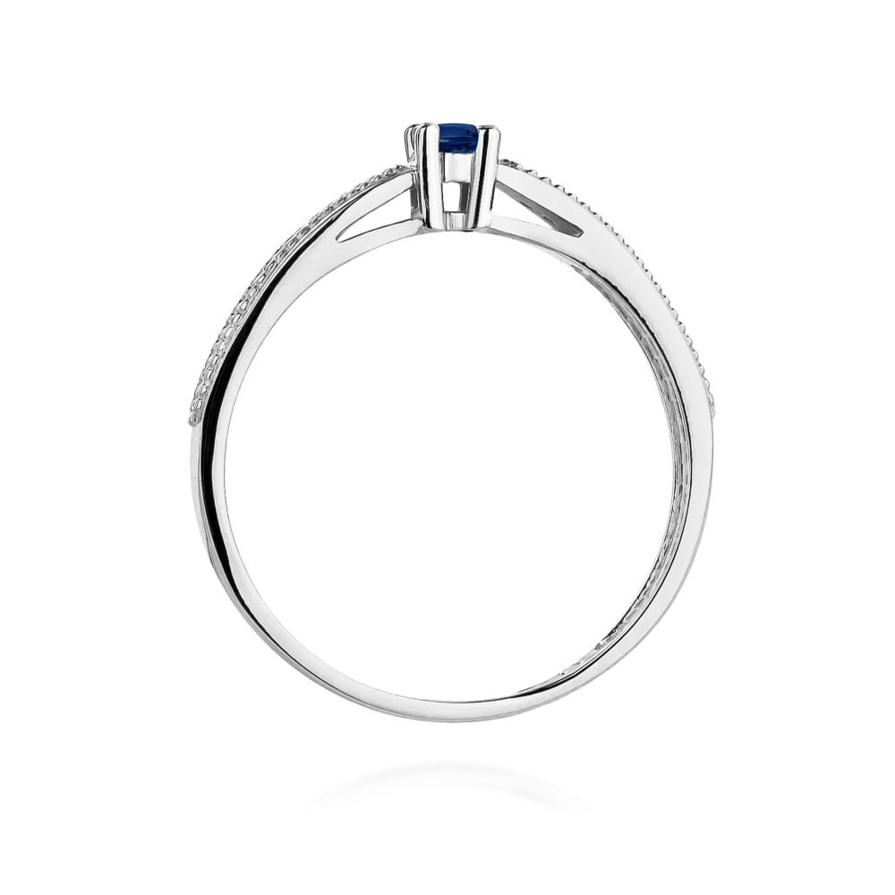 Gold Ring With Sapphire And Diamonds
