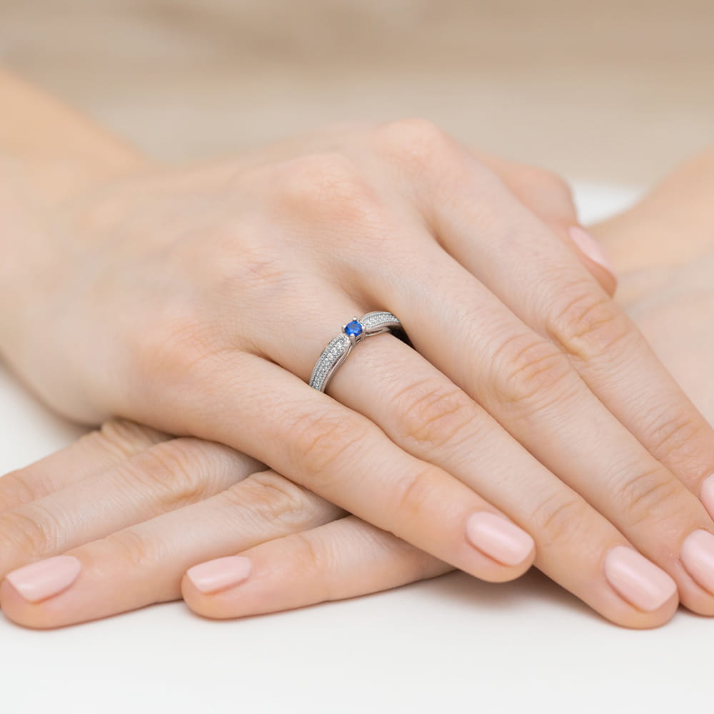 Gold Ring With Sapphire And Diamonds