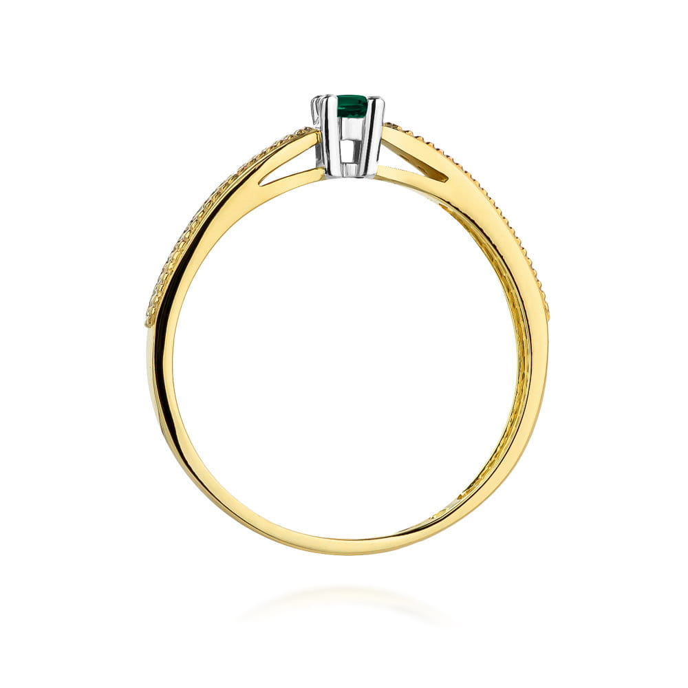 Gold Ring With Emerald And Diamonds