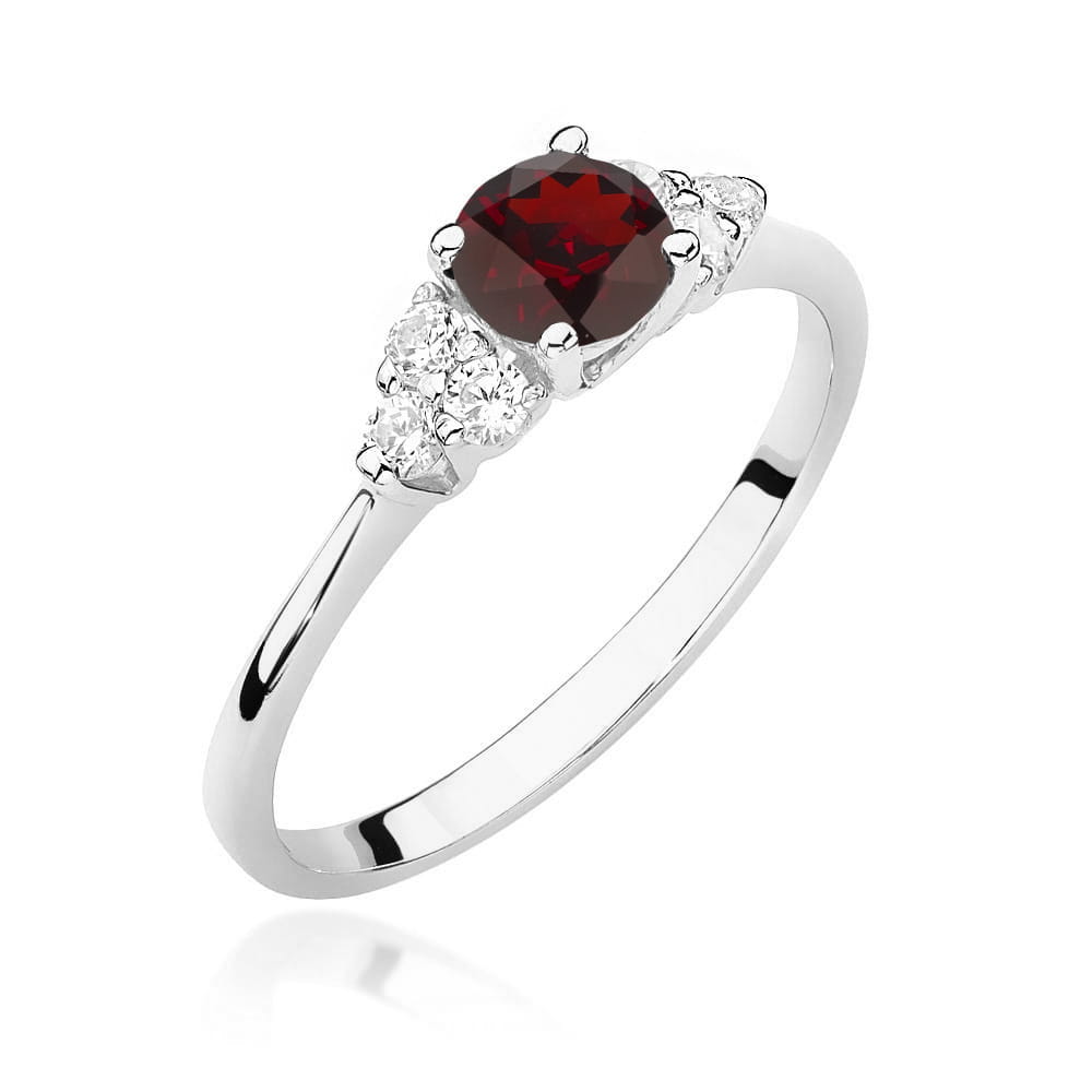 Gold Ring With Garnet And Diamonds
