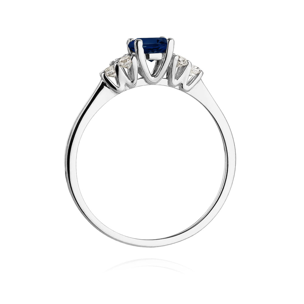 Gold Ring With Sapphire And Diamonds