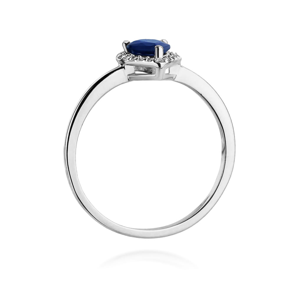 Gold Ring With Sapphire And Diamonds