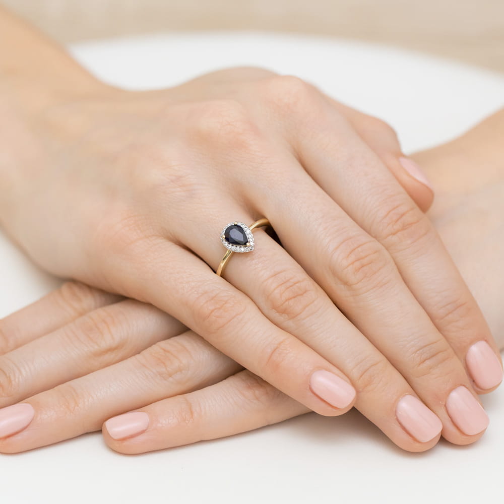 Gold Ring With Sapphire And Diamonds