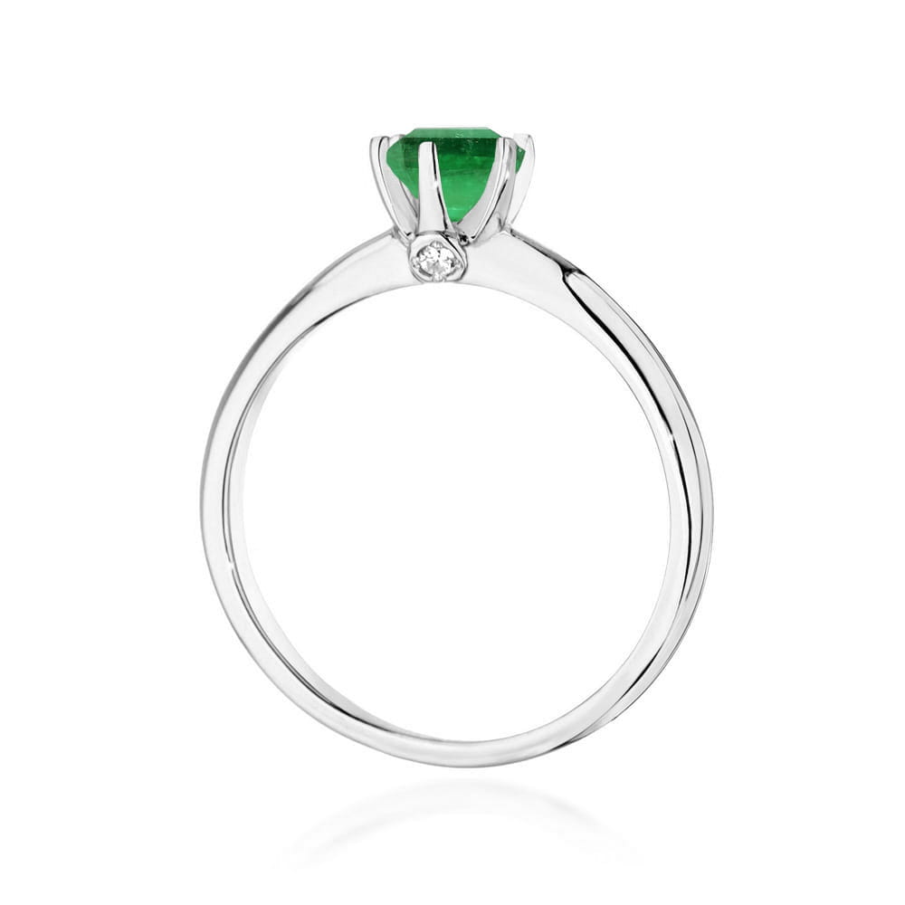 Gold Ring With Emerald And Diamonds