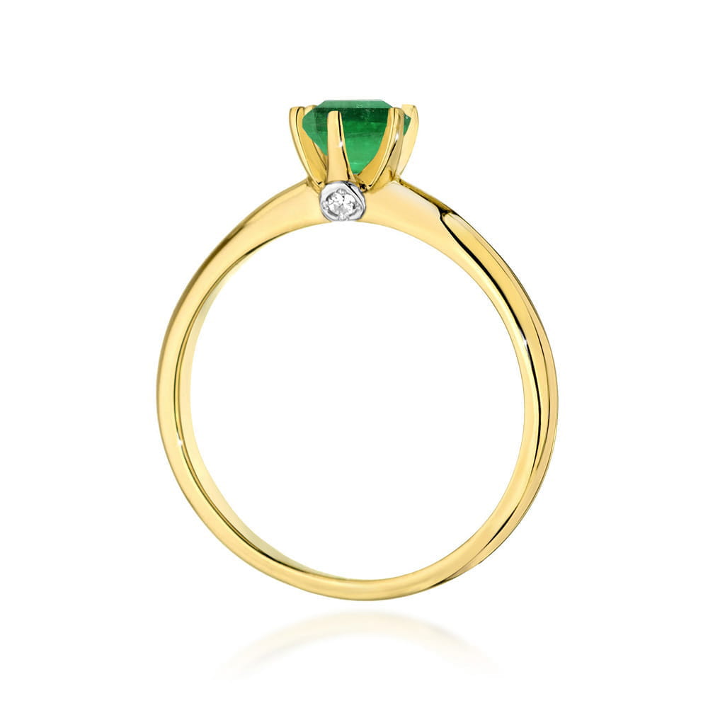 Gold Ring With Emerald And Diamonds