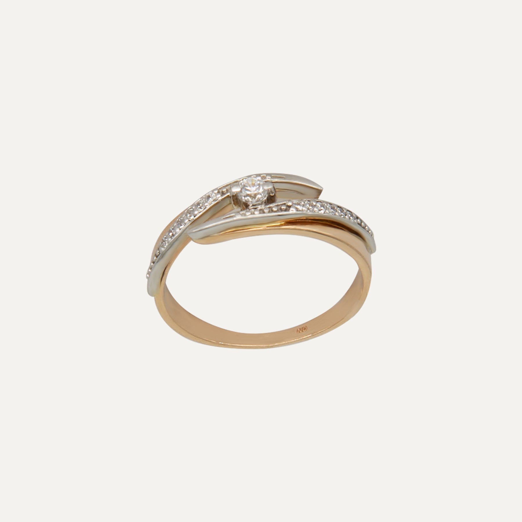 Auksinis žiedas „Akutė tarp juostelių“